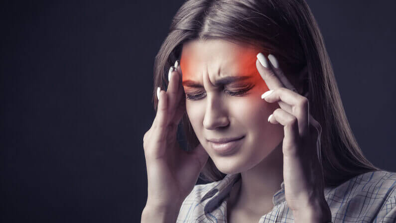 woman suffers migraine