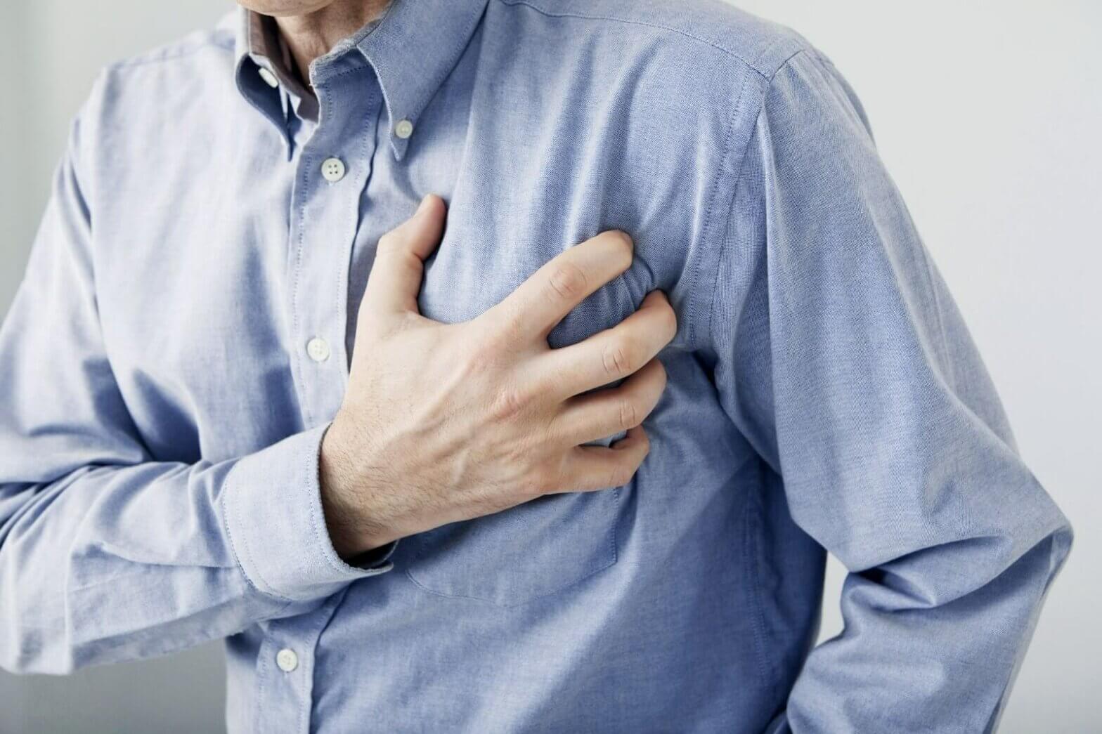 how-to-tell-the-difference-between-a-heart-attack-and-chest-pain