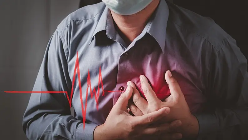 Men have chest pain caused by heart disease, heart attack, heart leakage, coronary heart disease.