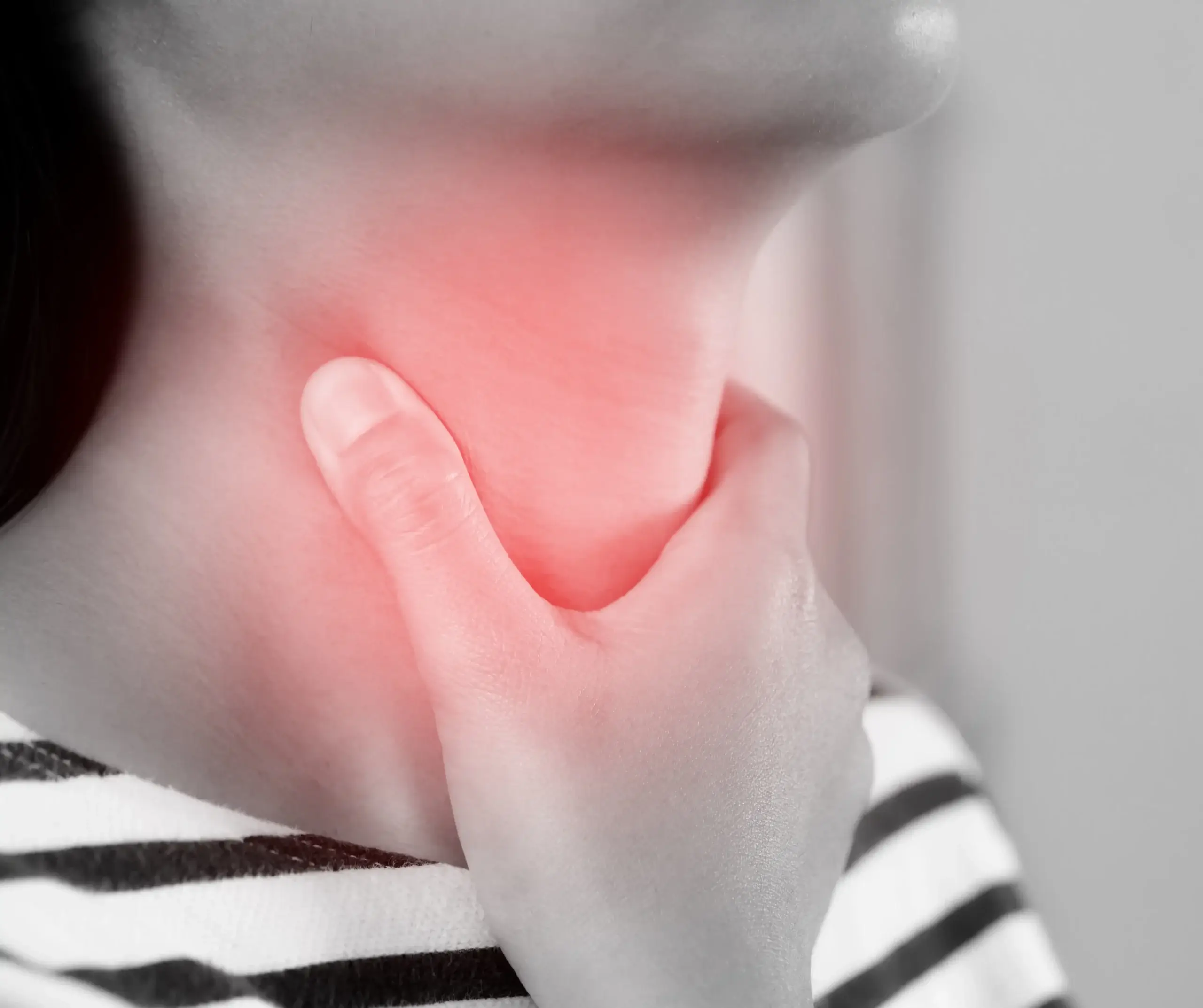 Signs that point to strep throat scaled